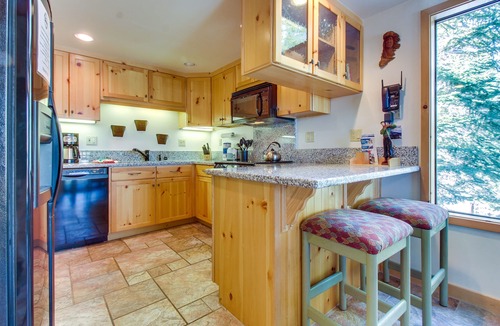 Mammoth Lakes Condo | Two-level, forest-view condo with deck - steps from the Village & Ski Back Trail