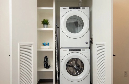 Tysons Apartment | Tysons Corner - Greensboro Metro - Entire 1BR Luxury Condo