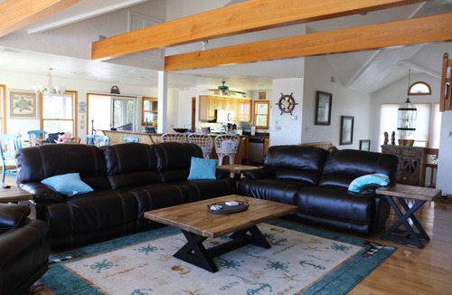 Spindrift House | Uilani's Dream! Beautifully Renovated with expansive decks!