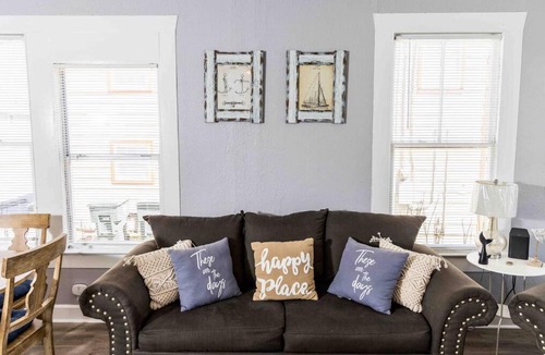 San Jacinto House | Uncle A's Beach Bungalow