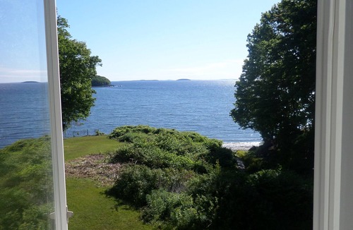 Glen Cove Apartment | Unobstructed Ocean Views Private Onsite Access to the water & small sandy beach.