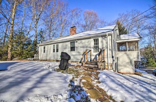 Bristol House | Updated Bristol Lakehouse with Kayaks and Beach Access