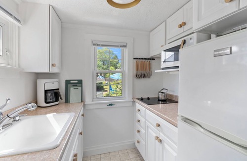 Pine Point Cottage | Updated Cottage - Steps to Pine Point Beach!