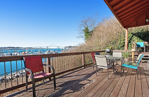 Newport House | Updated home with a sauna & the best view in town - walk to the bayfront