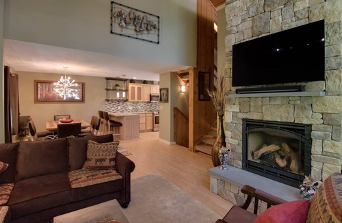 Lincoln Condo | Updated Rare 4 Bedroom Clearbrook Condo