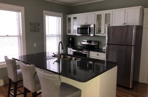 Ludlow House | Updated Village Victorian on Ski Shuttle, walk to all amenties in town!
