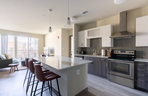 Burlington Apartment | Upscale Burlington 2BR w/Gym & W/D, nr Dining & Shops, by Blueground