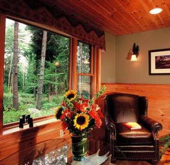 Fryeburg House | Upscale Fryeburg Cabin Hot Tub and Billiards Table!