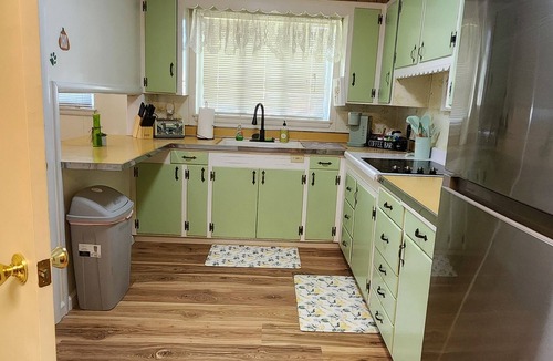 Ironton House | Upscale neighborhood 2-bedroom house, offers driveway, with WiFi, AC in Ironton