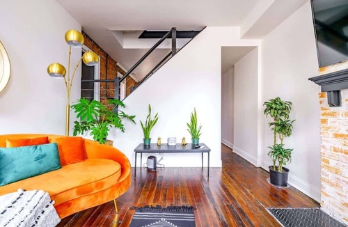 Italian Village House | Urban Jungle - Parking Free - Prime Location - Pets