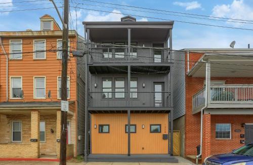 Pittsburgh House | Urban Oasis Retreat With Luxury Design, Hot Tub, Fire Pit, Breathtaking Downtown & River Views