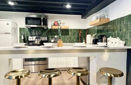 Downtown Baltimore Apartment | Urban Wonderland w/Hidden room! 3 Beds.Wine.Arcade