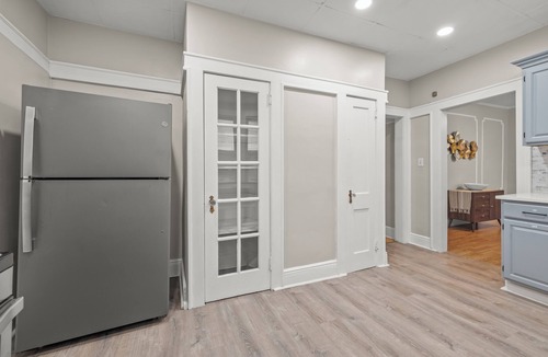 Linden House | Vacation Home Sleeps 10 w/Game Lounge · 5 mins walk to NYC/EWR Train