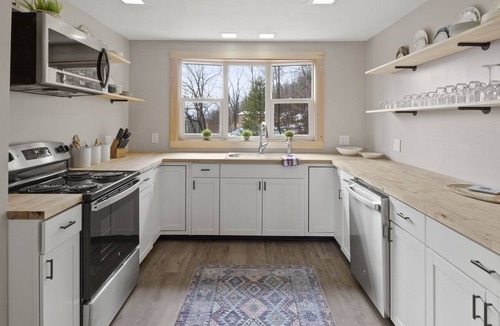 Honeoye House | Valley View | Mins to Lake and Ski | Hot Tub