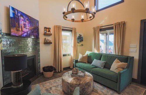Timberline House | Valley View Resort Cabin 8, 2-Bed, Modern-Luxury with Hot Tub in Canaan Valley, WV