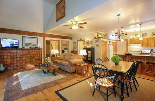 Wells Cottage | Vermont Cottage Sleeps Five Spectacular Mountain Views Bed and Breakfast