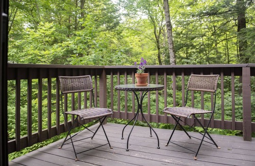 Quechee Condo | Vermont get-away end unit townhouse nestled in the trees