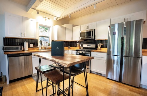 Hinesburg House | Vermont Lakehouse Retreat