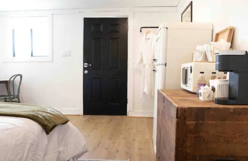 Grafton Cottage | Vermont Sugar House Guesthouse for Glamping