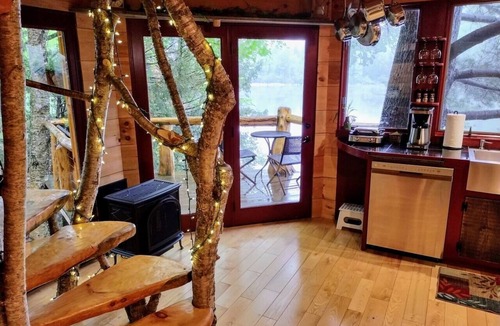 Newport Cabin | Vermont Tree Cabin on Walker Pond, private retreat