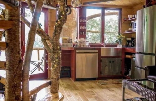 Newport Cabin | Vermont Tree Cabin on Walker Pond, private retreat