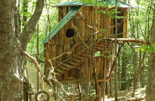 West Pawlet House | Vermont Treehouse compound: no cleaning fee. Spend a few days In the Trees