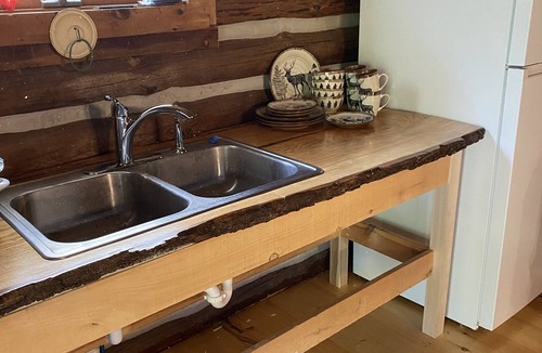 Bernhards Bay Cabin | Very private log cabin nestled in the woods to unwind & unplug.