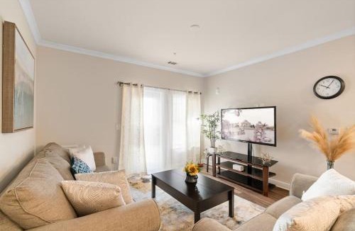 Stafford Apartment | Vibrant 2beds /2baths Casa