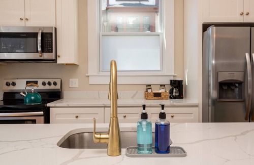 Lynn Apartment | Victorian Diamond 1st floor Unit near Atlantic coast, Boston, & Salem