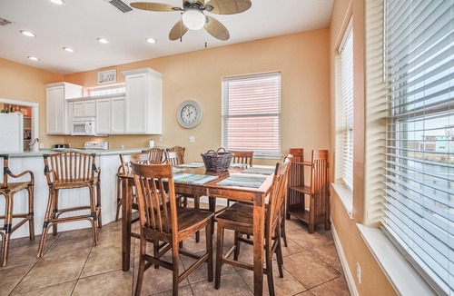 Port Aransas House | Villa Laguna! Pet Friendly! STEPS to the Pool & Boardwalk to Beach