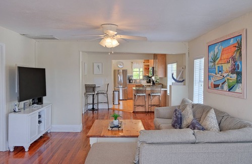 Ilexhurst Villa | Villa near the beach with a spacious yard, kitchens, & washer/dryer