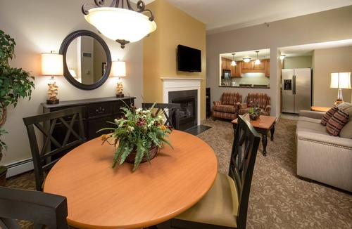 Brownsville Villa | Villa with a Fireplace Near the Trails
