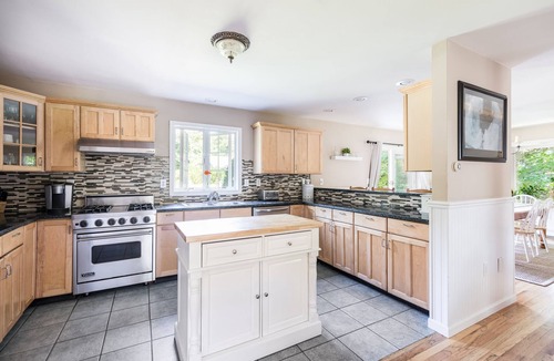 East Hampton North House | Village Fringe Available May 24th - October 31st. Family/Pet Friendly