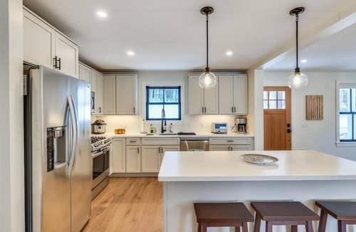 Stowe House | Village with a View: 4 br, a/c, deck, Mansfield views!