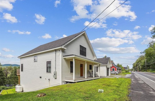 Stowe House | Village with a View: 4 br, a/c, deck, Mansfield views!