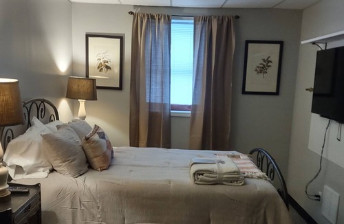Oneida Apartment | vintage charm on broad