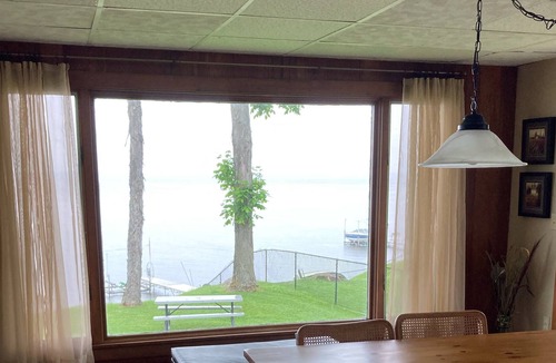 Bridgeport House | Vintage Lake House Nestled on the South Shore of Oneida Lake