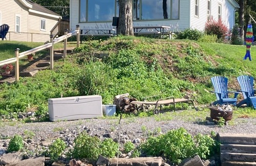 Bridgeport House | Vintage Lake House Nestled on the South Shore of Oneida Lake