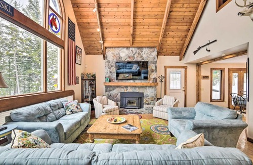Waitsfield House | Waitsfield Vacation Rental with Private Hot Tub
