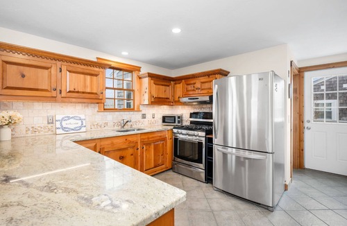Sandwich House | Walk to beach, AC & WIFI, close to Cape Cod Canal
