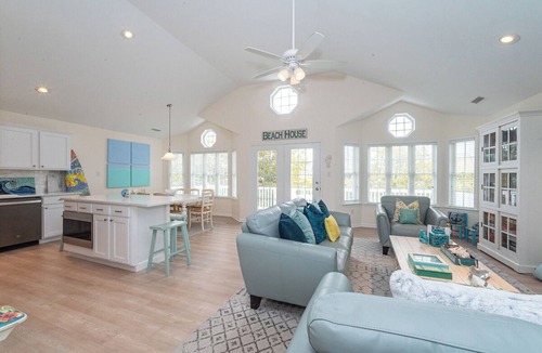 North End Condo | Walk to Beach & Boardwalk at 11 & Central, bikes, surf boards, chairs & tags inc