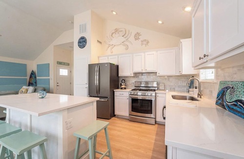 North End Condo | Walk to Beach & Boardwalk at 11 & Central, bikes, surf boards, chairs & tags inc