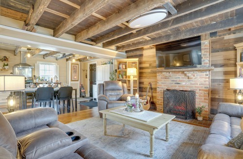 Falmouth House | Walk to Beach: Historical Fredericksburg Home