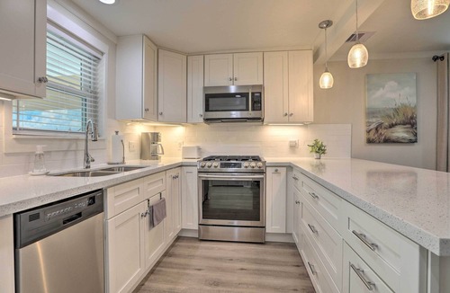 San Jacinto House | Walk to Beach: Home in Galveston!