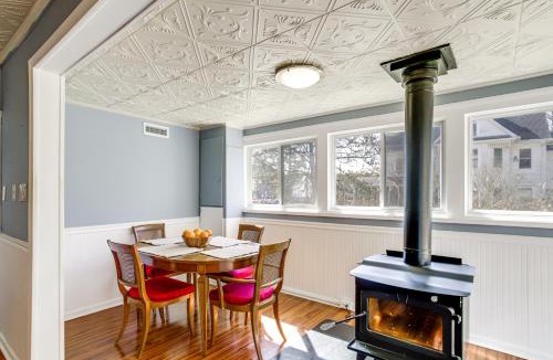 Crisfield House | Walk to Main Street Family-Friendly Crisfield Gem
