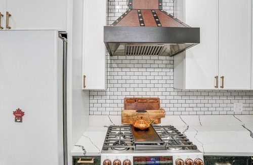 Stockade Historic District Apartment | Walk to Nott Memorial: Studious Retreat Near Eats