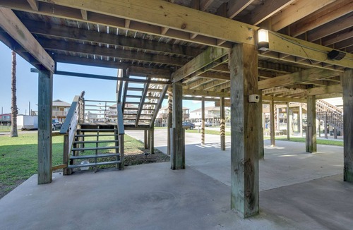 Surfside Beach Cottage | Walk to Shore & Restaurants: Surfside Beach Home!