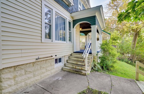 Eastside Cottage | Walk to Syracuse Campus: Family-friendly Home!