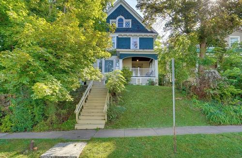 Eastside Cottage | Walk to Syracuse Campus: Family-friendly Home!