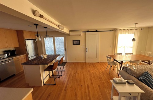 Katama House | Walk to Village Bike to beach - AC, 4 BdRms 3 Full Baths, Immaculate!